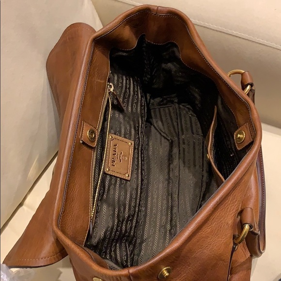 Large brown leather Prada bag - Picture 2 of 3